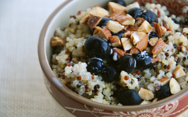 Desayuno-de-quinoa-con-frutas