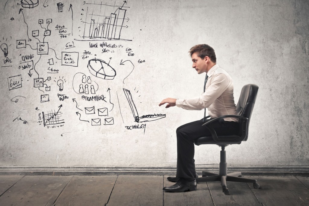 young-businessman-working-in-a-virtual-office-1400x934-1024x683