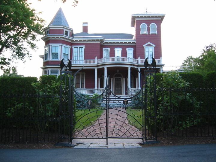 800px-Stephenking_house